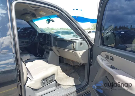 2002 Chevrolet Suburban 1500 Lt z USA, uszkodzony, nr VIN 3GNEC16Z82G304725